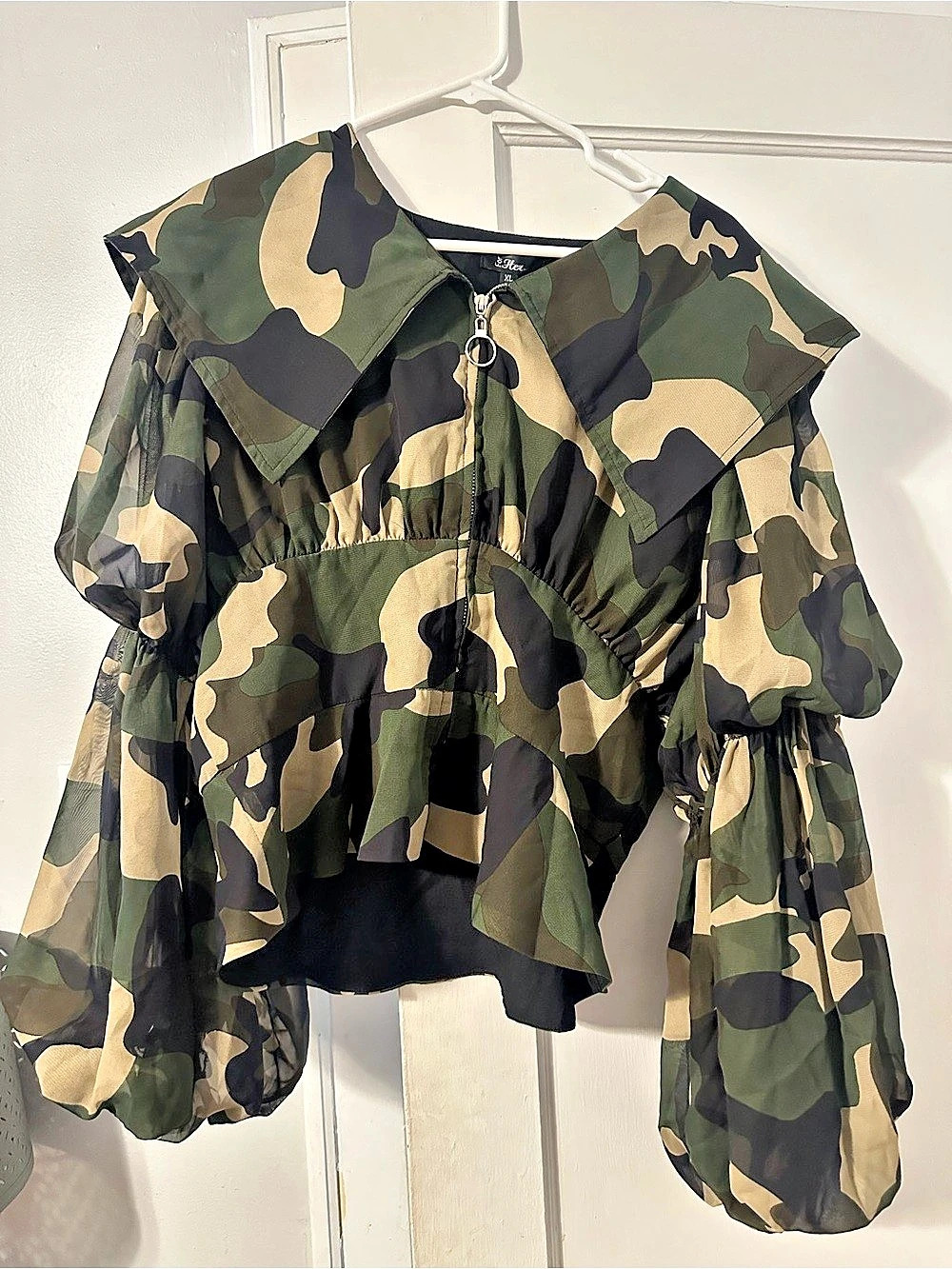For Her Camo Puff Sleeve Blouse in Green & Black XL NWT